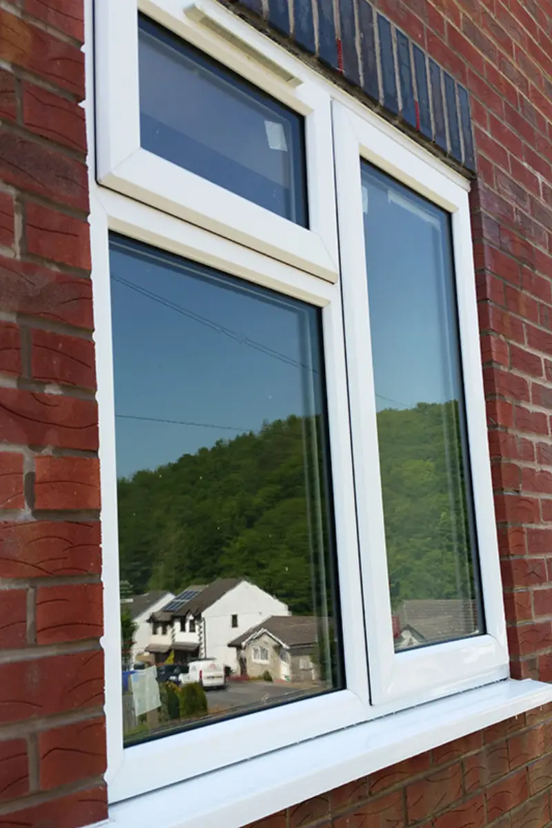 Window after cleaning — streak-free glass with clear reflection